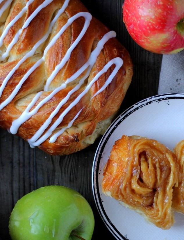 Danish braided pastry with caramel roll surrounded by apples