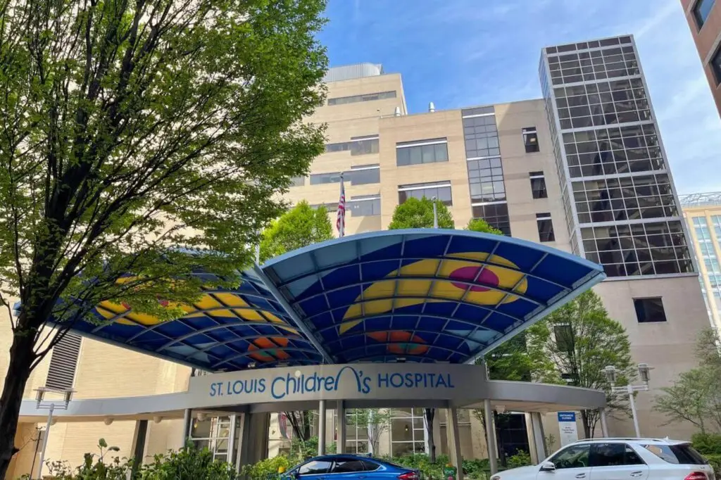 Front entrance to the St. Louis Children's Hospital